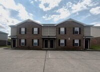 Building Photo - 812D OAK ARBOR CT, CLARKSVILLE, TN 37040