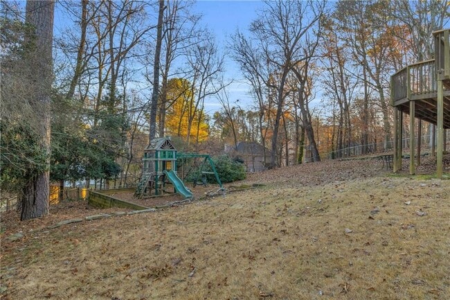 Building Photo - 1616 Maple Ridge Dr