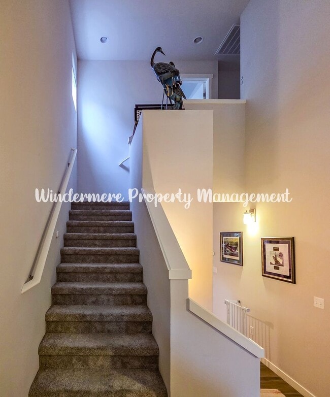 Building Photo - Gorgeous, Spacious 4 bed Home, CK Schools, LARGE fully fenced yard - A/C, close to trails and more!