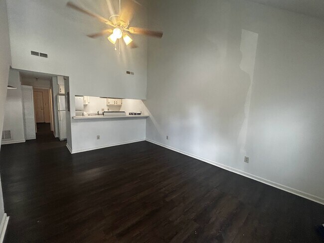 Building Photo - 2387 Parrot Ln