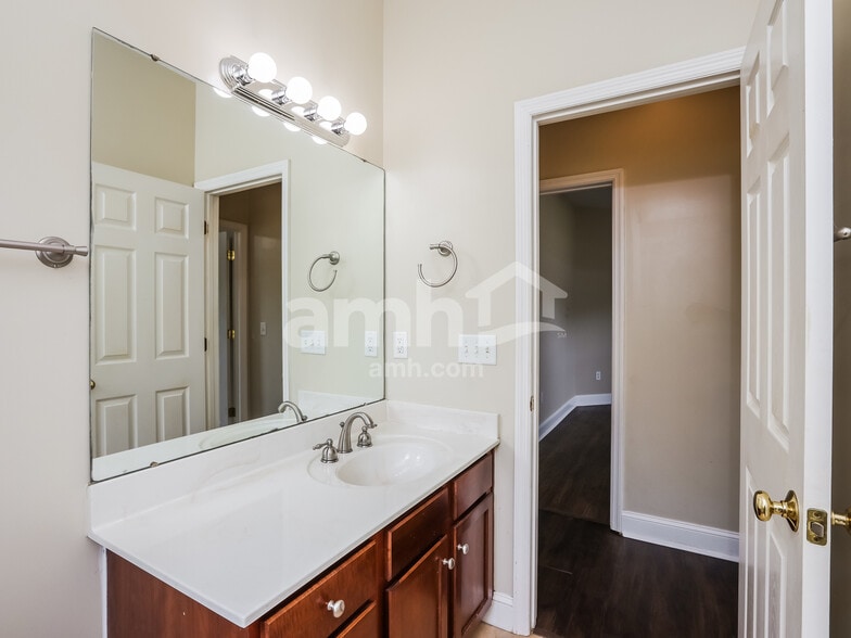 Building Photo - 41 Wintergreen Dr