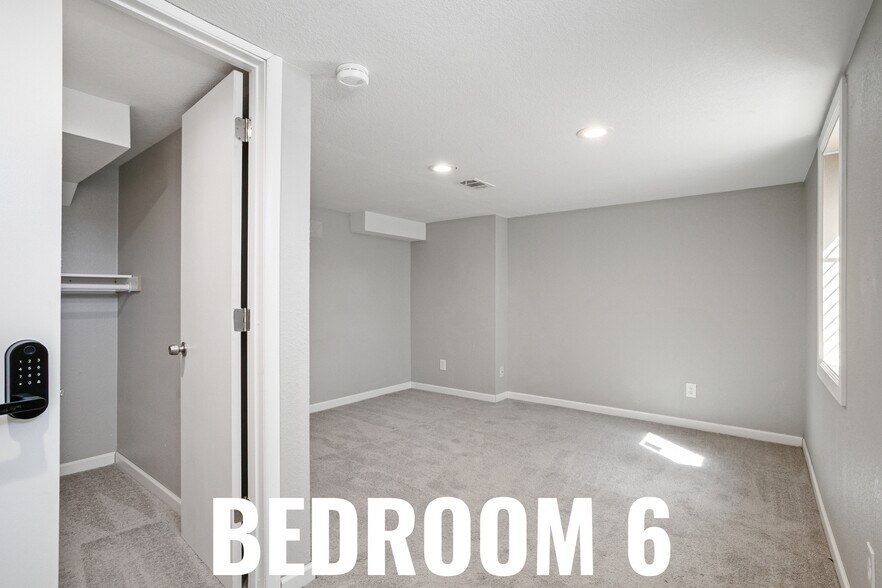 Building Photo - 2300 Lima St