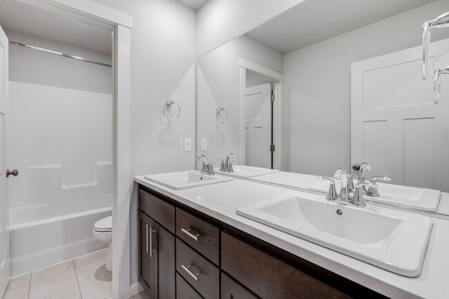 Building Photo - -- Price Reduced!! -- 4 Bed, 3 Bath Rental...