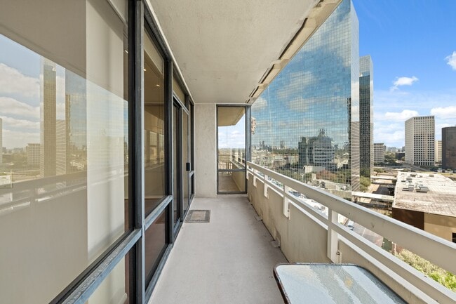 Building Photo - 14 Greenway Plz