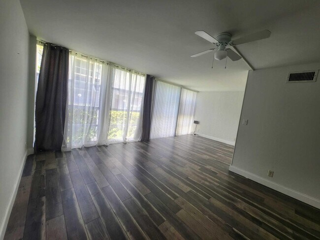 Building Photo - 851 Three Islands Boulevard