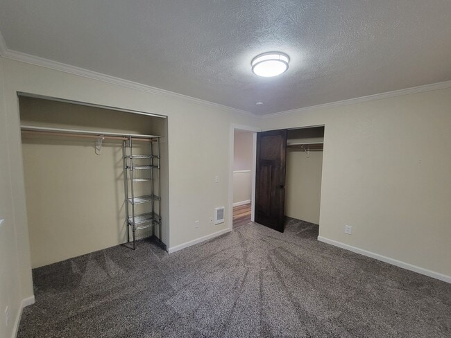 Building Photo - Exceptionally clean 3 bedroom, 1.5 bathroo...