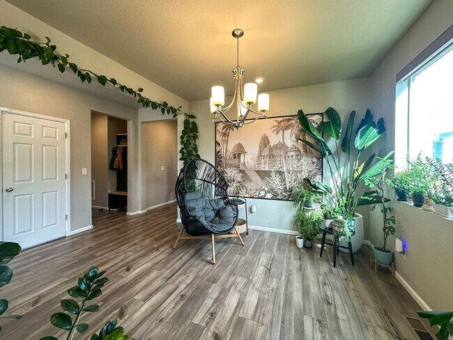 Building Photo - Almost Brand New Meadowlark 4bd 3.5ba home