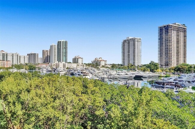 Building Photo - 19601 E Country Club Dr