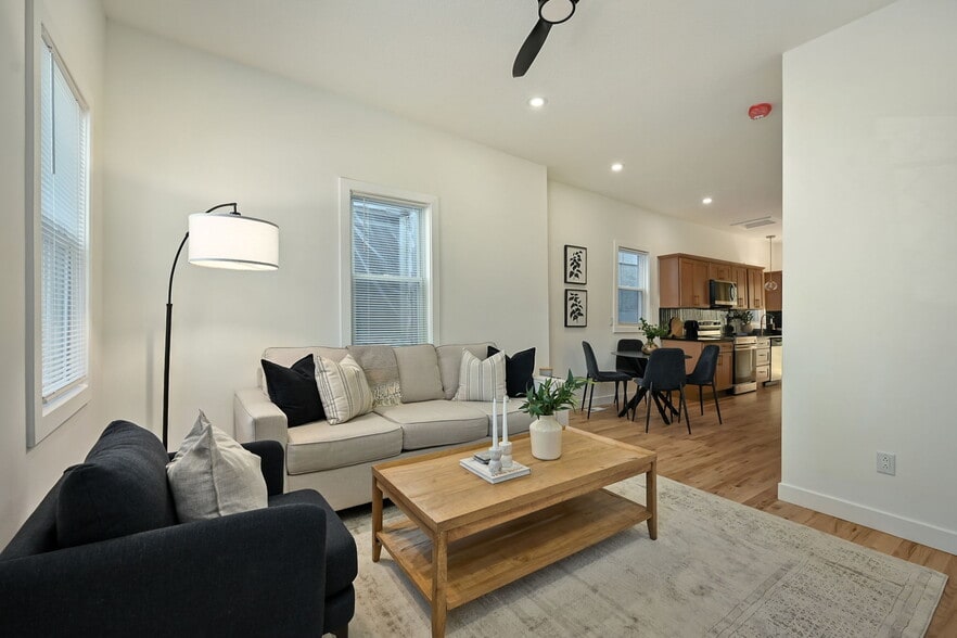 Building Photo - 2331 Belleview Ave