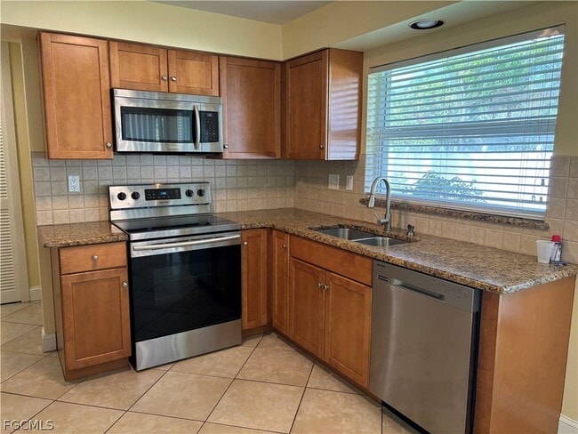 Building Photo - 5652 Eichen Cir