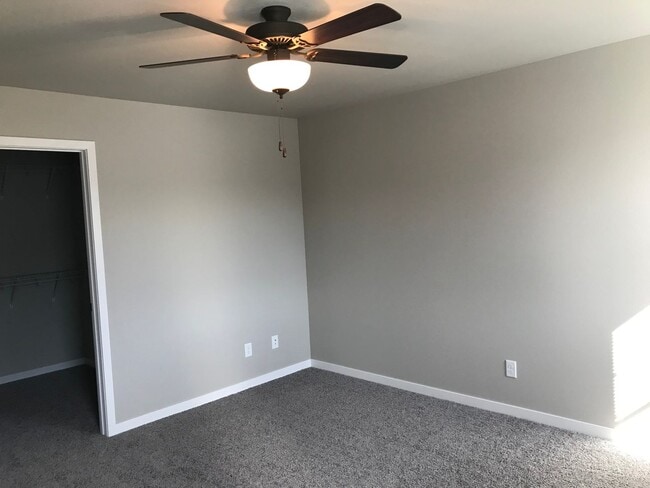 Building Photo - 4 Bed 2 Bath Single Family Home