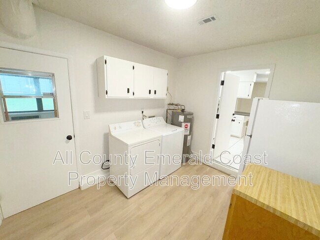 Building Photo - 504 Kelly St