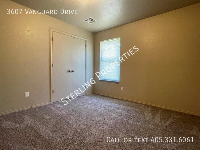 Building Photo - 3607 Vanguard Dr