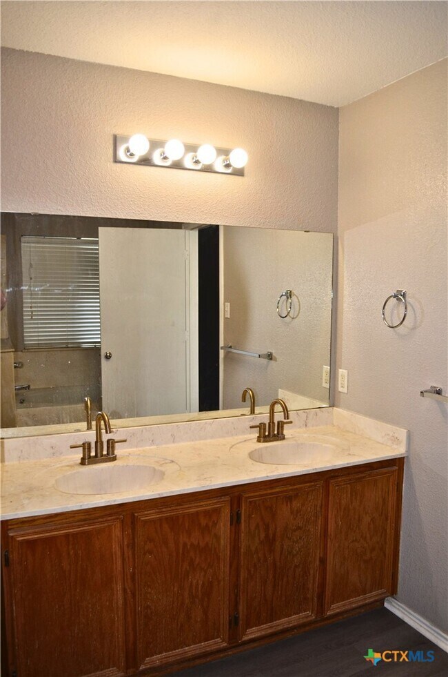Building Photo - 4603 Regency Dr