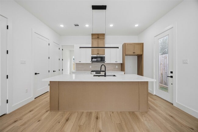 Building Photo - 9019 Comal St