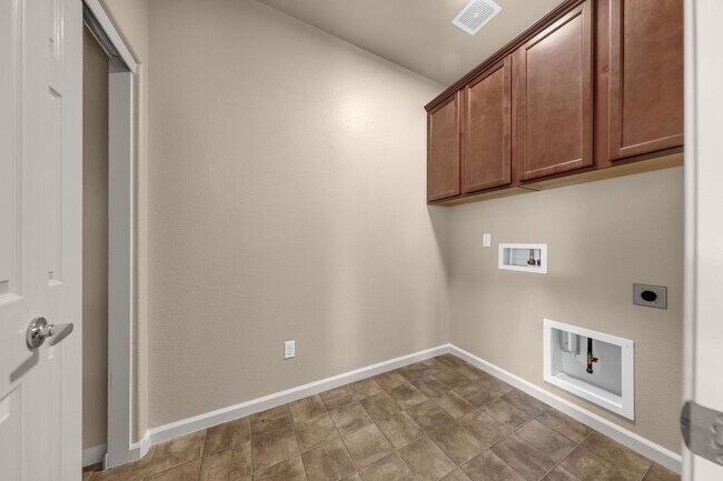 Building Photo - Golden Valley One Story - No pets permitted