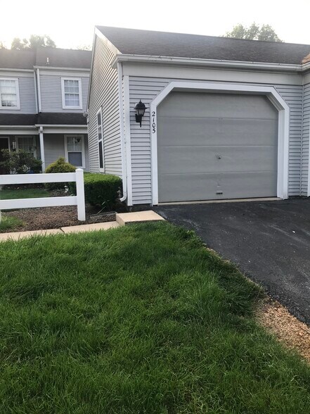 Building Photo - 2105 Wexford Rd