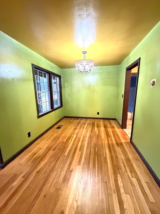 Building Photo - 2704 44th Ave