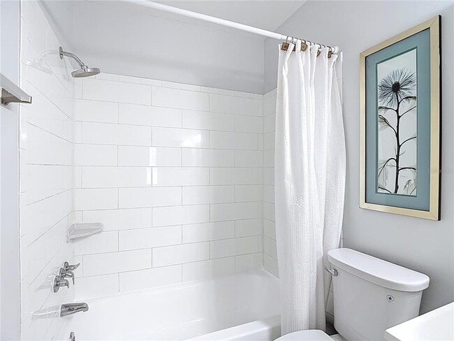 Building Photo - 220 Southeast Jefferson Cir N