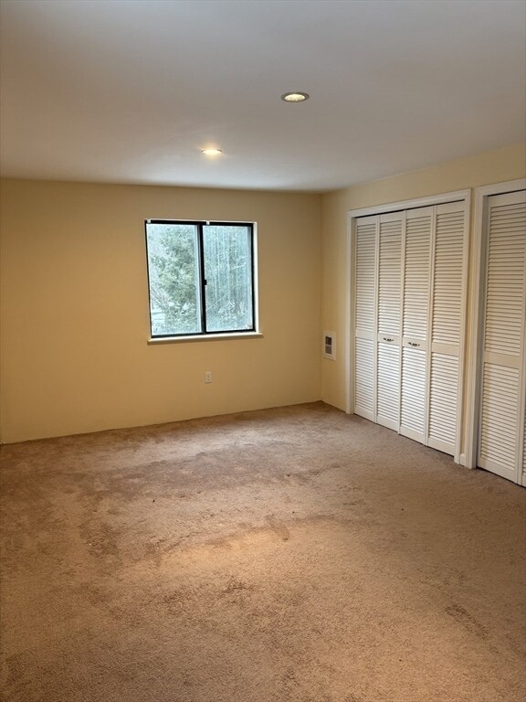 Building Photo - 29 Village Rock Ln