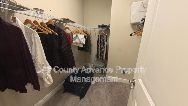 Building Photo - 2268 Spring Lake Ct