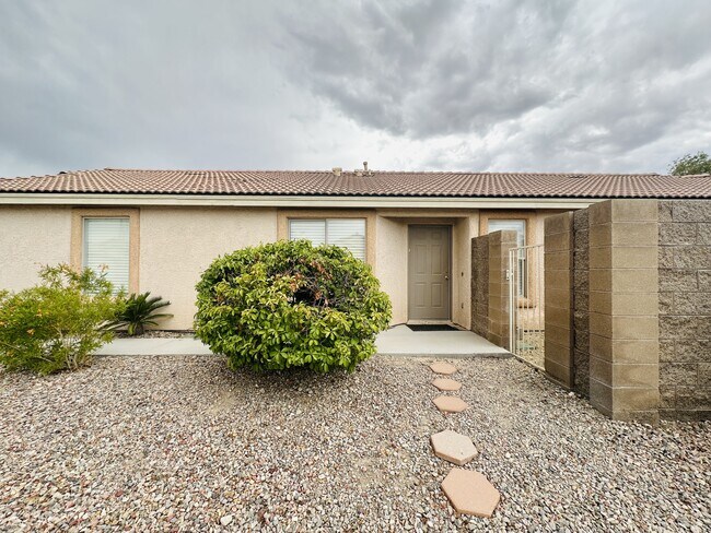Building Photo - 10911 Vallerosa St