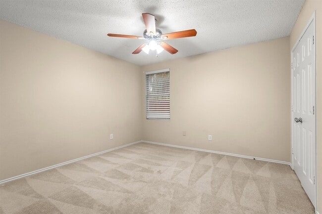 Building Photo - 3516 Clydesdale Dr