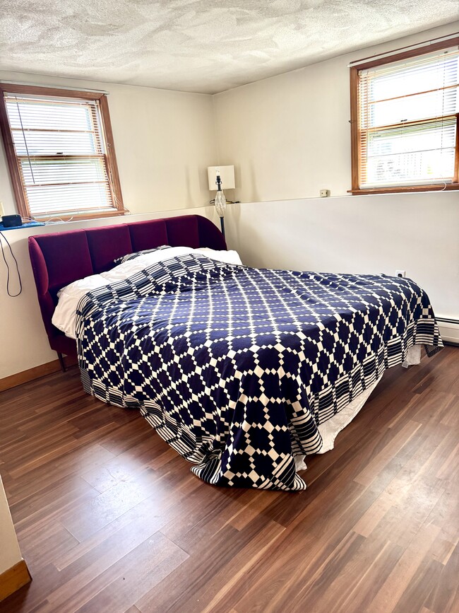 Building Photo - 93 Sigourney St