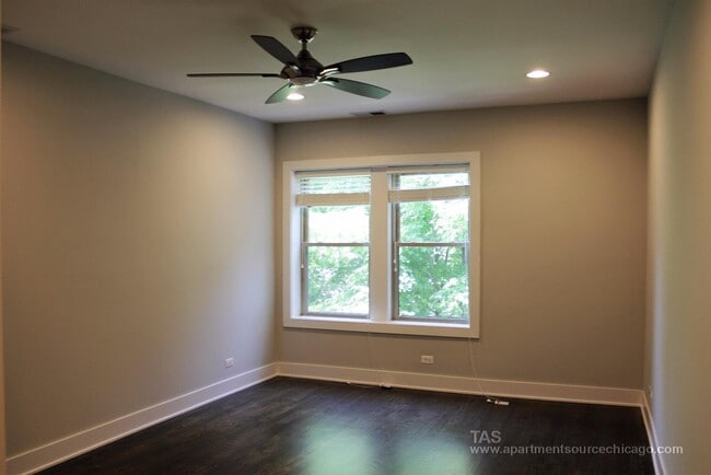 Building Photo - 3917 N Janssen Ave