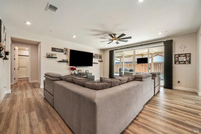 Building Photo - 1245 Pacific Pl