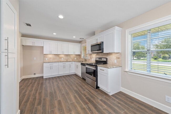 Building Photo - 3830 Linkwood Dr