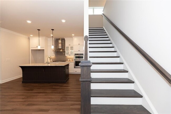 Building Photo - 1024 Miranda Ter