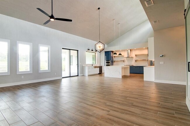 Building Photo - 861 SW 120th Dr