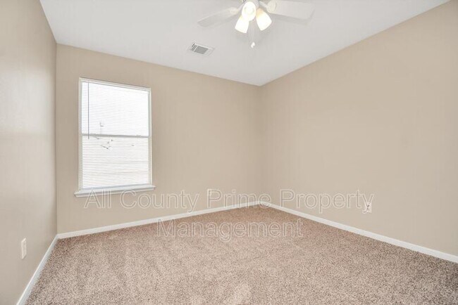 Building Photo - 21910 Willow Shade Ln