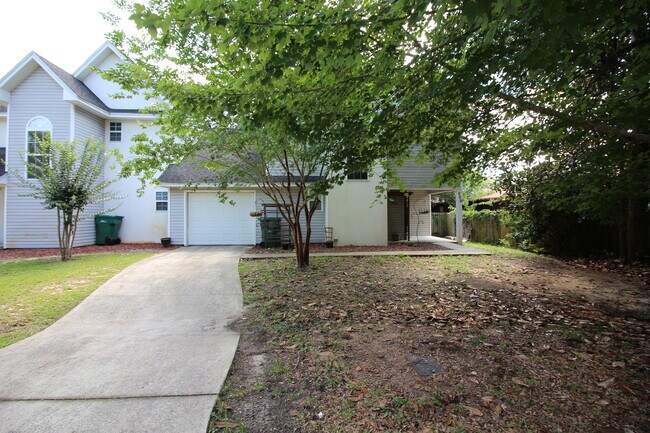 Primary Photo - Spacious 3 Bedroom Home in Fort Walton Beach