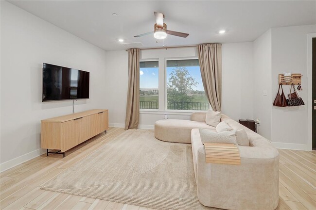 Building Photo - 207 Flowers Ave