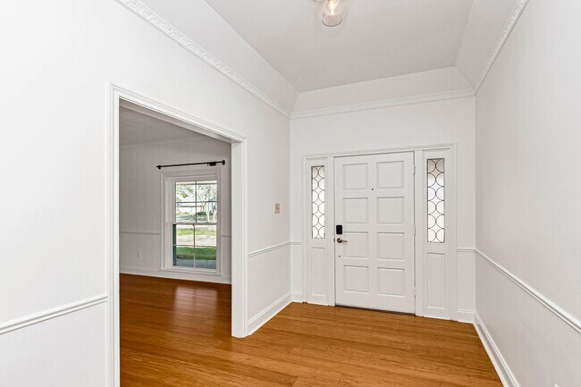Building Photo - 4204 Pine Park Dr