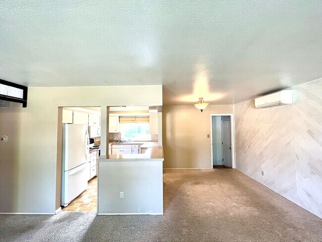 Building Photo - 4 bed 2 bath Single Family Home with Bonus Room, Fully Fenced Yard and Double Car Garage Close to...