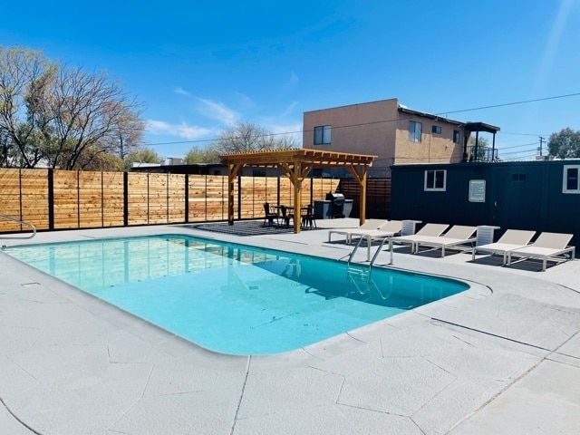 Building Photo - 1/2 OFF Move In Special! Modern living in this completely remodeled 3 Bed/2Bath - Community Pool ...