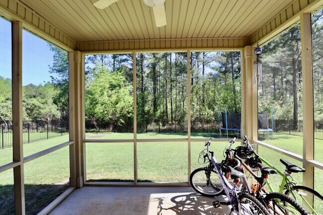 Building Photo - 545 Curlew Cir