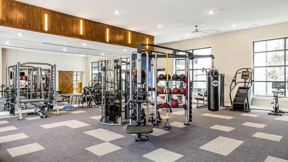 Building Photo - 6000 Front St