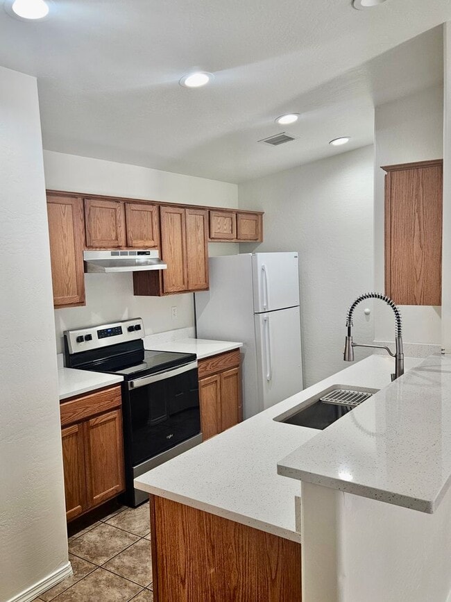 Building Photo - Beautiful remodeled 2 bed 2 bath home in P...