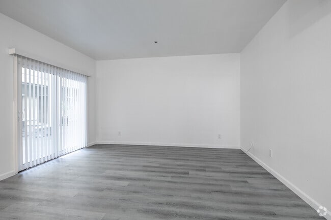 1BR, 1BA - 724SF - Highland Villas