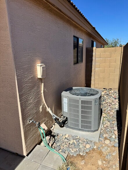 Building Photo - 11361 W Loma Blanca Dr