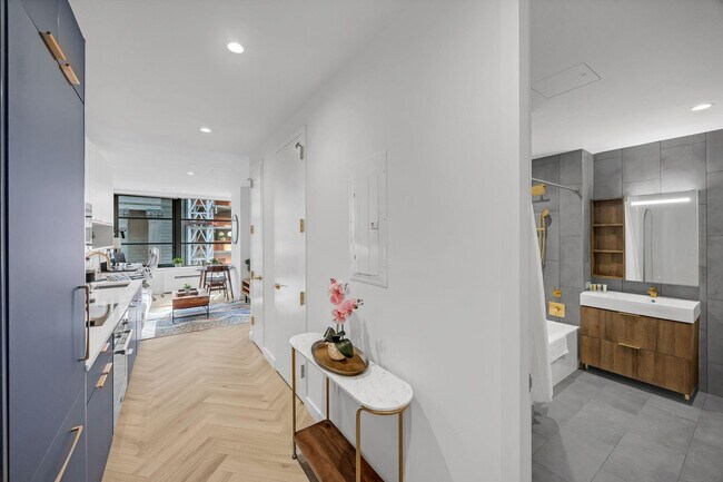 Building Photo - 980 6th Ave