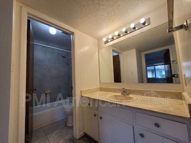 Building Photo - 2803 Norcade Cir