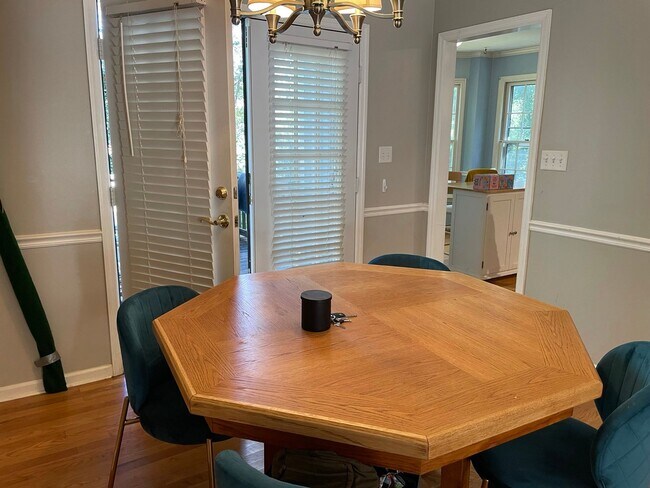 Building Photo - Three Bedroom Available on Eastside