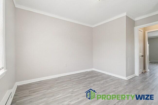 Building Photo - 811 Stoll St