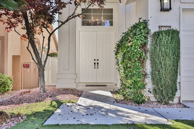 Building Photo - Beautiful Home in a Guard Gated Community