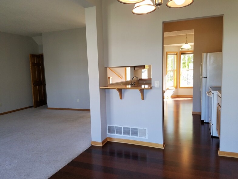 Facing bay windows, kitchen pass-through and door to basement - 2407 Foxglove Cir